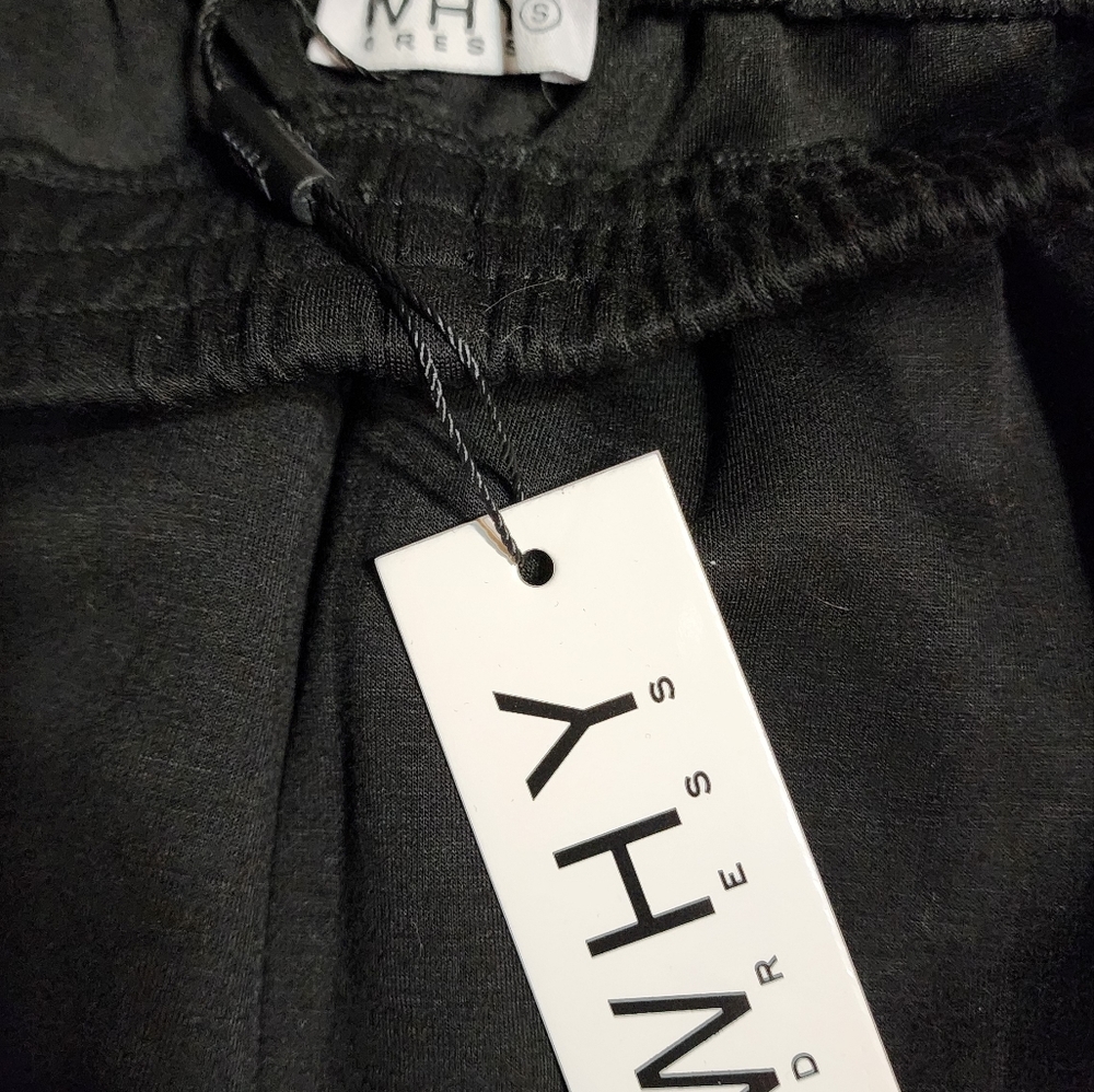 NWOT BLACK PANTS SIZE S WITH RUFFLE DETAIL ALONG THE SIDE. - Picture 4 of 6
